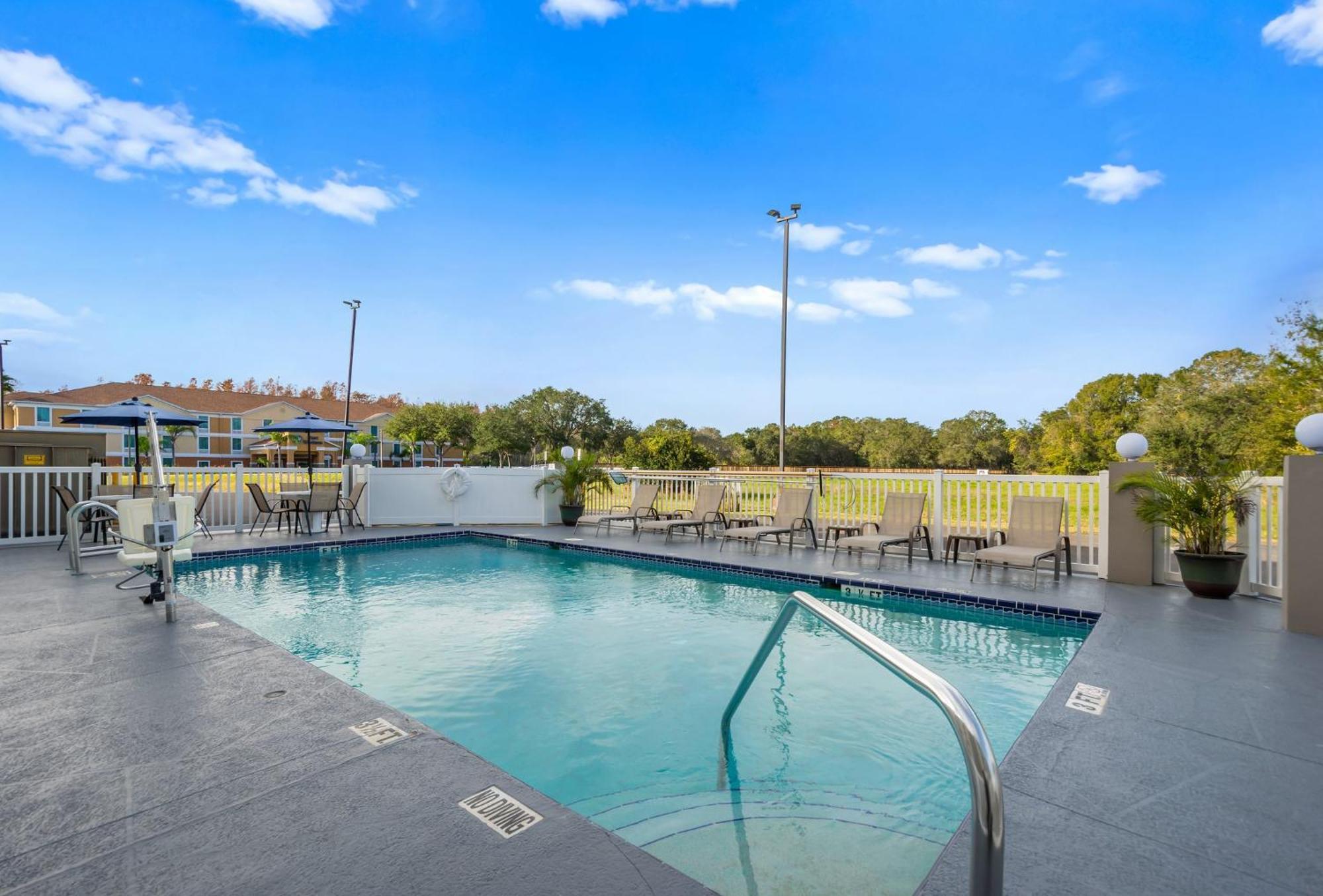 Spot X Hotel Tampa - Wesley Chapel By The Red Collection Exteriör bild